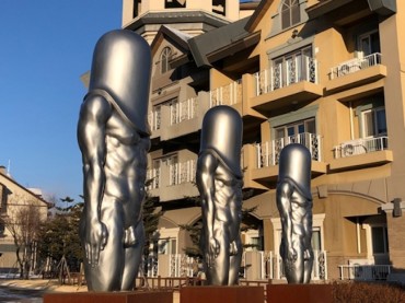 “Bullet Men” Statues and Human-faced Bird, Surprise Stars of Olympics
