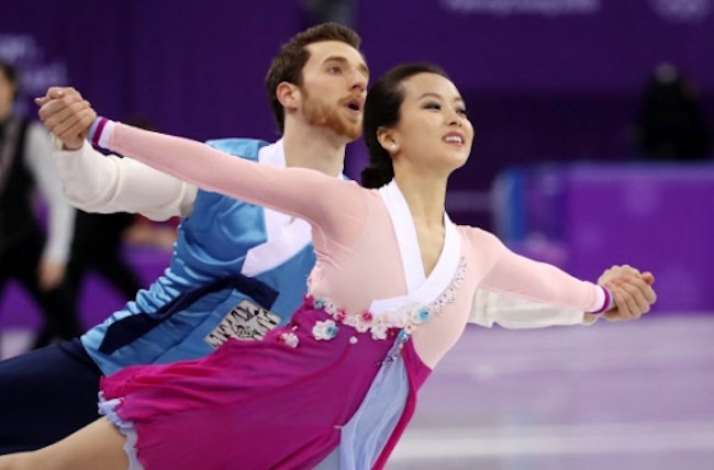 After touching the hearts of South Koreans with their “Arirang” performance at the PyeongChang 2018 Winter Olympics, figure skating pair Yura Min and Alexander Gamelin expressed their gratitude for the outpouring of support they have received since. (Image: Yonhap)