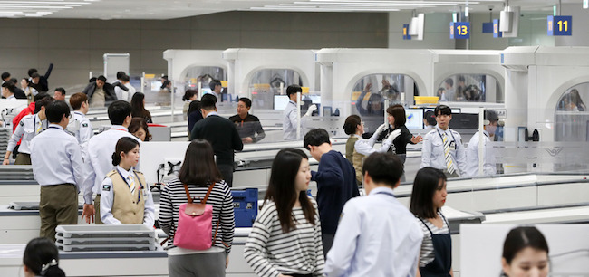 Incheon International Airport's newly opened second terminal is helping facilitate passenger processing at South Korea's main international gateway, the facility's operator said Sunday. (Image: Yonhap)