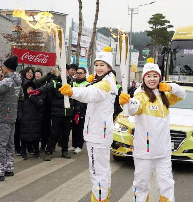 Model Han Hyun-min and archery duo Jang Hye-jin and Choi Mi-sun – two-thirds of the gold medal winning women's archery team from the Rio Olympics – made visits to the towering red Coca-Cola dispenser. (Image: Coca-Cola)
