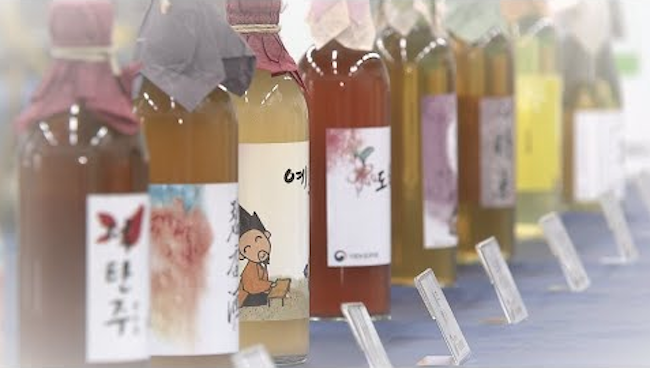 Recent market analysis has revealed that women in their 20s and 30s comprise nearly half the consumer base for Korean traditional alcoholic beverages. (Image: Yonhap)
