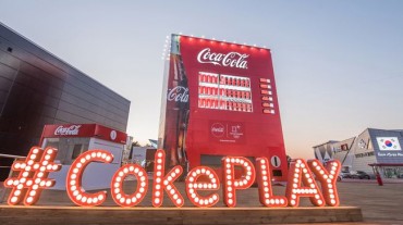 Giant Coca-Cola Landmarks a Hit