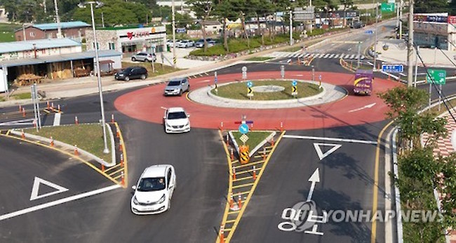 As a preventative measure against traffic accidents and upgrading road infrastructure, the Ministry of Interior and Safety has ordered the construction of 484 roundabouts since 2010.  (Image: Yonhap)