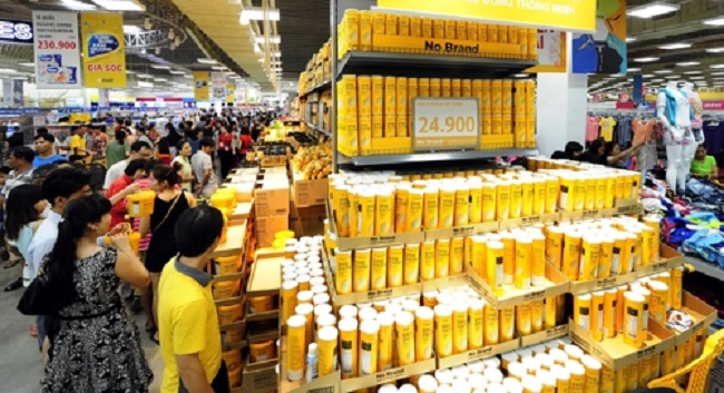 E-Mart, South Korea's biggest discount store chain operator, topped other businesses by recruiting the largest number of new employees over the past five years, a local think tank said Sunday. (Image: Yonhap)