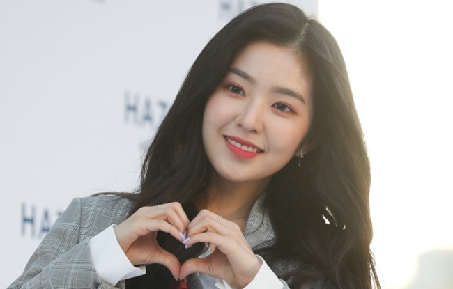 Reports that Irene had read the novel provoked a series of unexpectedly hostile reactions, including comments from men threatening to give up on supporting the group, and expressing their wish to not see the singer on TV again. (Image: Yonhap)