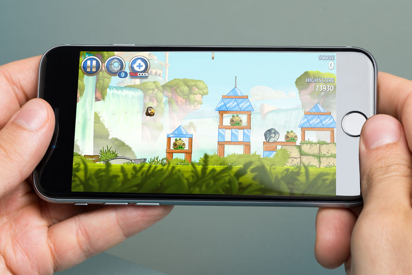 Smartphone-based eSports games are gradually solidifying their position as the next generation answer to the eSports industry given the wider smartphone user base and better access to online streaming. (Image: Kobiz Media)