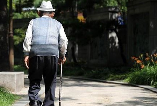 Wealthy South Koreans are healthier and live significantly longer than poor people in every city across the country, according to a new report. (Image: Yonhap)