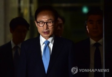 Prosecution Seeks Arrest Warrant for Ex-President Lee