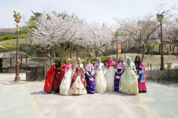 S. Korea Bolsters Efforts to Attract Foreign Tourists for Spring