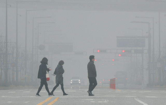 The program focuses on tackling fine dust when it reaches severe levels between December and March. (image: Yonhap)