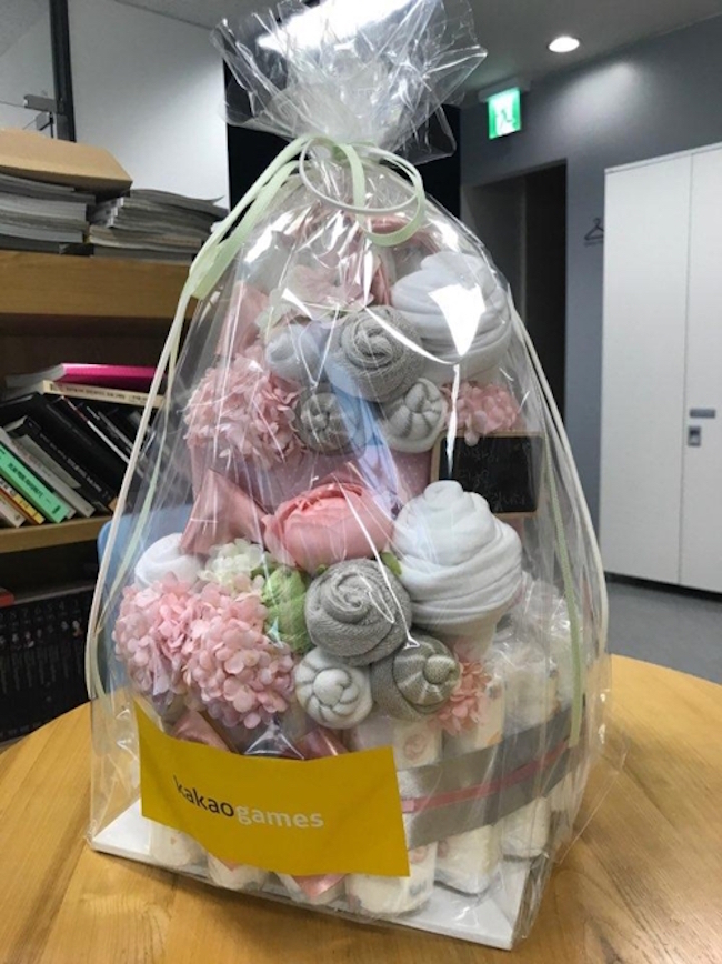 Women who have recently given birth and work for Kakao Games receive a “diaper cake” made of diapers from their employer. (Image: Kakao Games)