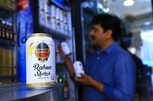 Lotte Chilsung Beverage Co., the beverage maker of South Korean retail giant Lotte, said Thursday it has begun exporting the Korean rice wine makgeolli to India as it moves to expand its presence in the overseas market. (Image: Yonhap)