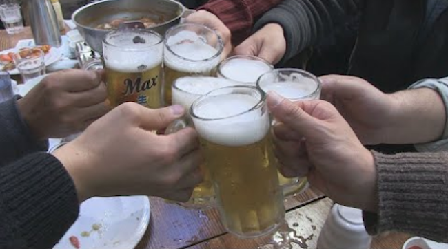 Among the participants, 708 said they drank on a regular basis, and 39.3 percent of the drinking group (278) had flushed faces after drinking. (Image: Yonhap)