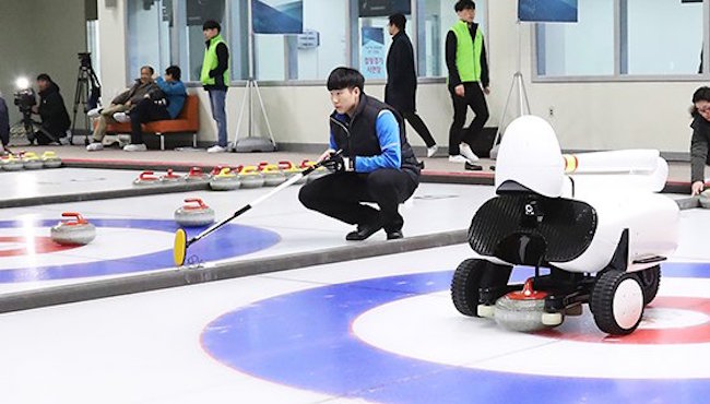 At a competition hosted by the Ministry of Science and ICT, two robots named Curly exhibited considerable skill in placing stones on target and showed the ability to formulate strategy. (Image: Yonhap)