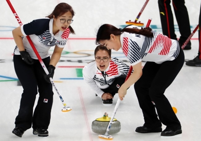 Despite having been praised as the least sexist Winter Games in history, 30 cases of sexist comments in a total of 325 broadcasting programs were uncovered by the Korea Institute for Gender Equality Promotion and Education (KIGEPE). (Image: Yonhap)