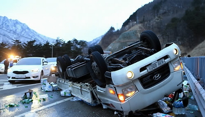 Despite a gradual decline in recent years, South Korea’s traffic death rate is still one of the highest among the member states of the Organization for Economic Co-operation and Development. (Image: Yonhap)