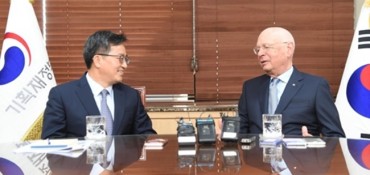 S. Korea, WEF to Work Together on 4th Industrial Revolution Center