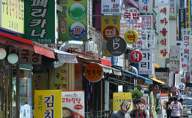 No sector saw more businesses open than close during the second half of last year, with only the retail industry having the same number of businesses come and go. (Image: Yonhap)