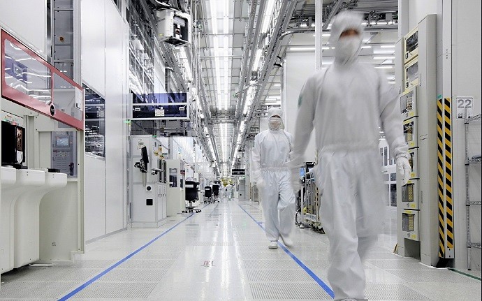 Semiconductor Industry Faces Double Blow from Economic Slump and Shortage of Talent