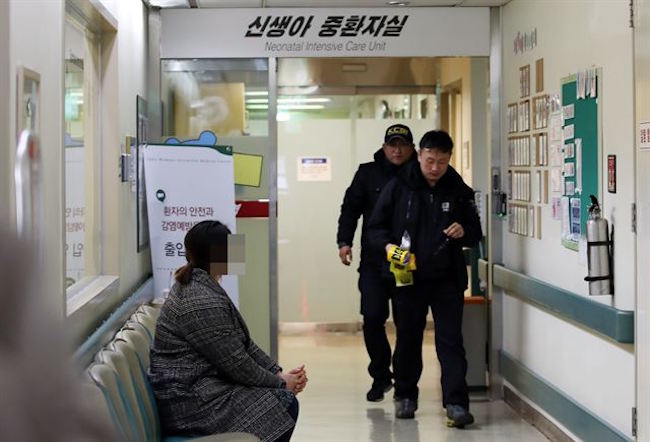 The practice of reusing disposable syringes at South Korean hospitals has decreased following the deaths of four newborns at a Seoul hospital late last year, a survey showed Wednesday. (Image: Yonhap)