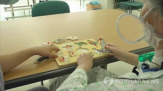 Rather than the sleeping patterns having a direct impact on psychological health, it has been interpreted that the patterns themselves are outwardly manifesting indicators of declining cognitive function. (Image: Yonhap)