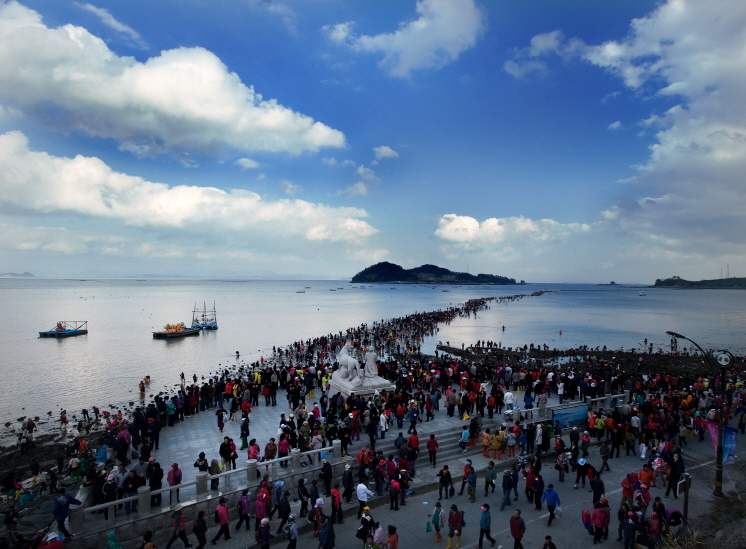 Jindo Sea-parting Fest Opens