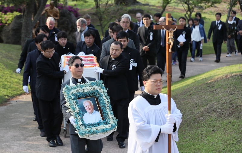 Funeral of Father Patrick James McGlinchey at St. Isidore Farm in Jeju Island (image: Yonhap)