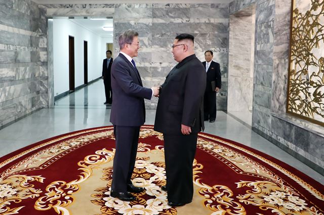 In Another Dramatic Twist, Leaders of Divided Koreas Hold Surprise Meeting