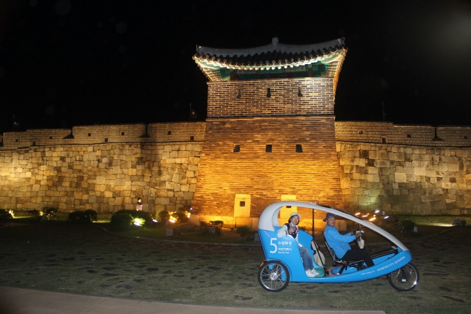 Night Bike Tours Offer Unique Look at Suwon’s Hwaseong Fortress