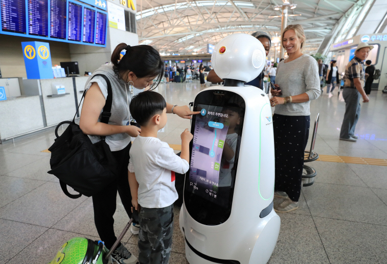 Incheon Airport Introduces “AIRSTAR,” Passenger Aiding Robot