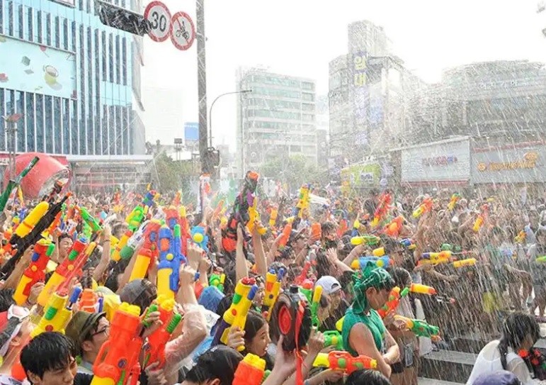 Water Gun Festival Comes to Sinchon Streets This Weekend