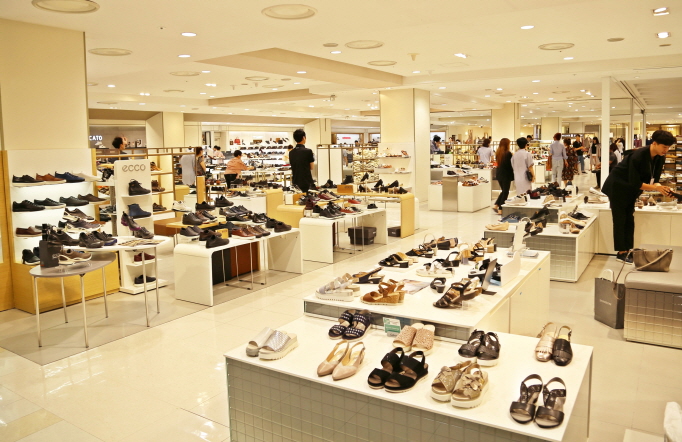 Heat Wave Boosts Department Store Sales in S. Korea