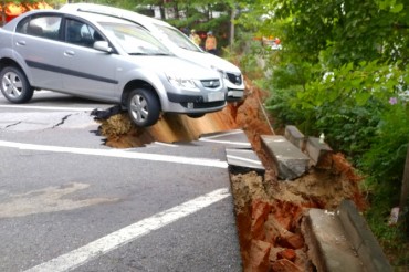 Sinkhole in Seoul Forces 200 Residents to Evacuate