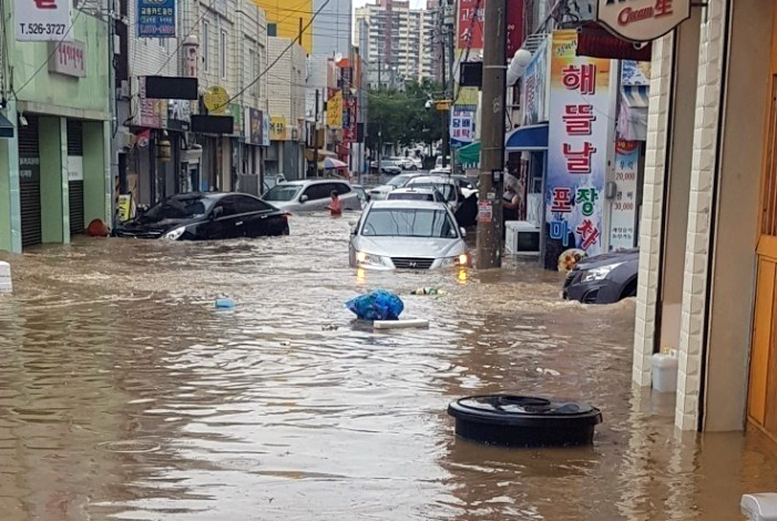 A street in the southwestern city of Gwangju is flooded on Aug. 28, 2018, after overnight downpours. (image: Gwangju Nambu Fire Station)