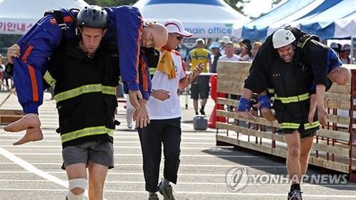 Fighterfighters competing in the World Firefighters Games. (image: Yonhap)