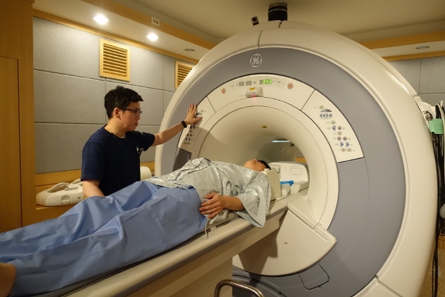 The new policy will allow those suspected of having deficiencies in their brains to be covered by insurance in case they require MRI scans to be performed. (image: Yonsei Barun Hospital)