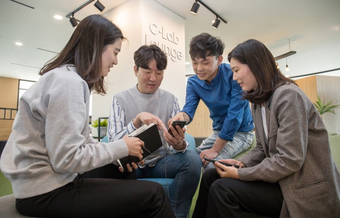 Through the C-Lab Outside project, the company will support venture firms outside of Samsung in the field of information technology, including the mobile sector. (image: Samsung Electronics Co.)