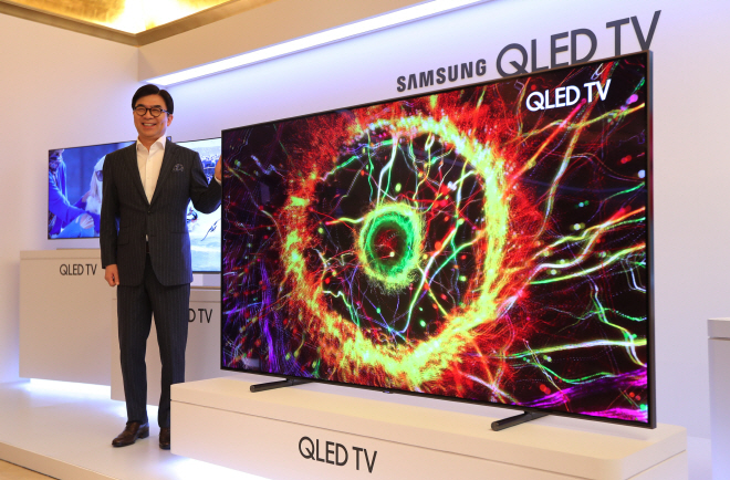 Samsung is due to release an ultra-premium QLED 8K TV in the United States and Europe later this month, which company officials say could further expand its market share. (image: Yonhap)