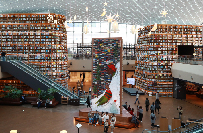 Local Mall Chain Creates 3 Unique Christmas Trees to Delight Shoppers