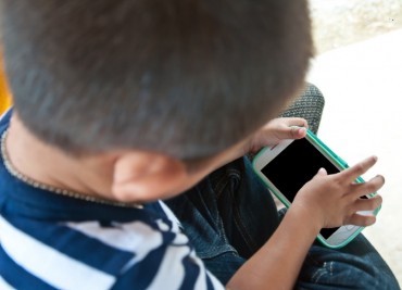 Study Shows Parents Give Smartphones to Children to Being Distracted During Work