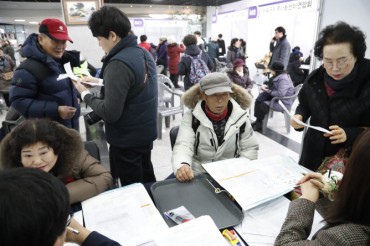 Middle-aged S. Koreans Think Elderly Life Begins at 68.5
