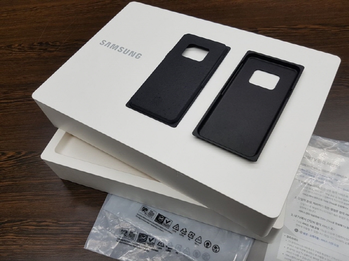 Plastic containers used to box products will be replaced with pulp mold packaging and paper. (Image: Samsung Electronics)
