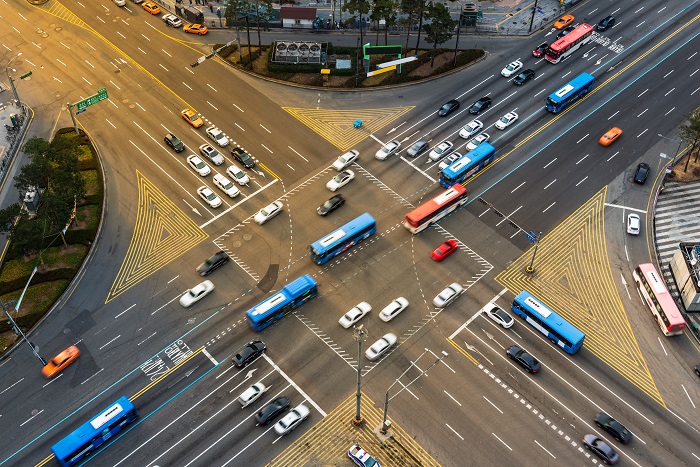 The smart traffic signal operating system is designed to ensure smooth vehicle flow by controlling traffic lights depending on real-time traffic volume. (image: Korea Bizwire)