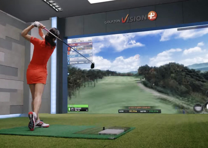 A player teeing off as part of a virtual reality (VR) game, commonly referred to as "screen golf." (image: Golfzon)