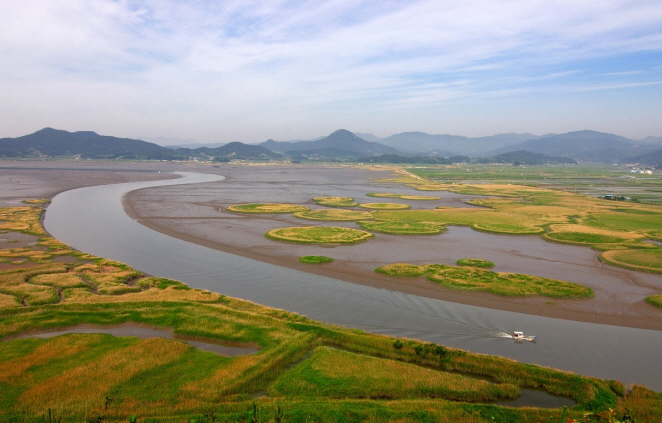 Suncheon Bay Wetland Reserve Returns to Top 100 Tourist Spot List