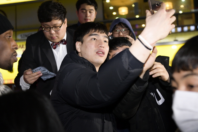 S. Korean Basketball Stars Meet Fans at Changwon