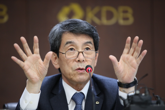 KDB Chairman Lee Dong-gull speaks during a press conference to explain the privatation of Daewoo Shipbuilding & Marine Engineering Co., in Seoul on Jan. 31, 2019. (Yonhap)