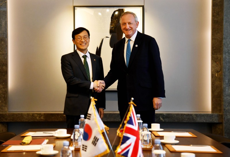 Lord Mayor of London Calls for Cooperation with S. Korea on Fintech