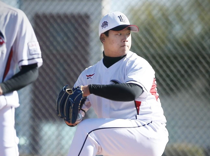 Former Two-way Baseball Player Abandons Pitching Dreams After One Bullpen Session