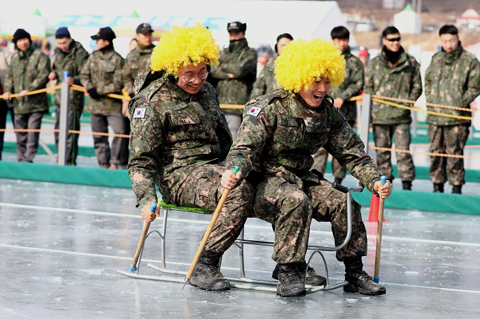 Soldiers Spice Up Festive Mood At Inje Icefish Festival Be Korea Savvy